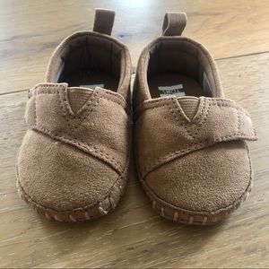 TOMS Microsuede Infant Crib Shoes